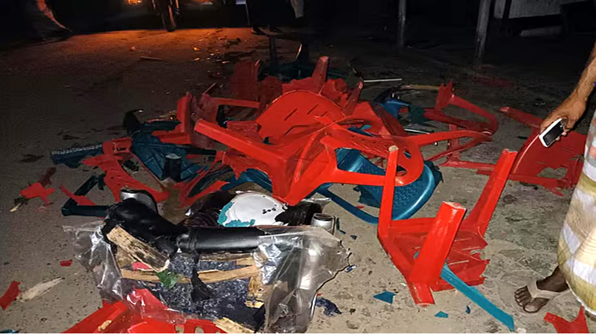 নাটোরে বিএনপির দুই গ্রুপের সংঘর্ষে আহত ৬